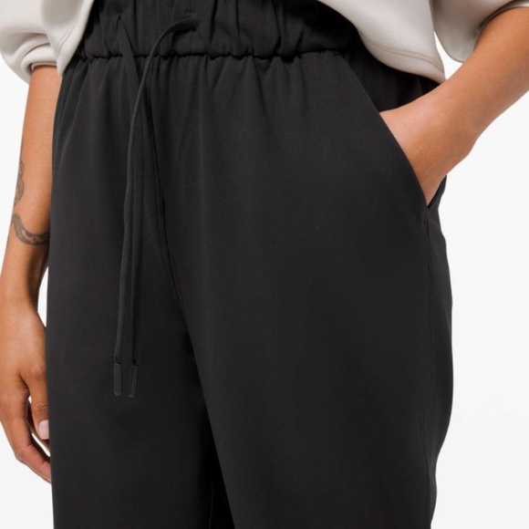 NWOT Feb 2022 Lululemon Keep Moving Crop *High Rise, 23" - Picture 3 of 10